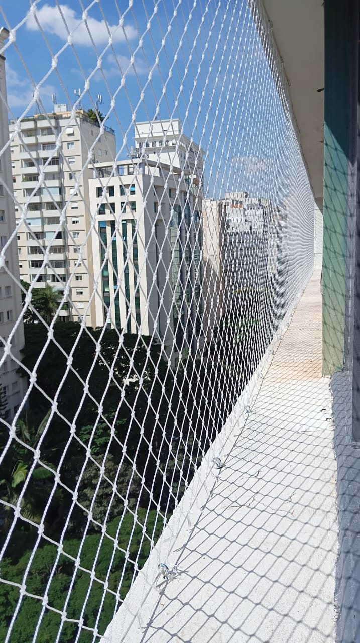 Instalação rápida de rede de proteção na Vila Guilherme, São Paulo