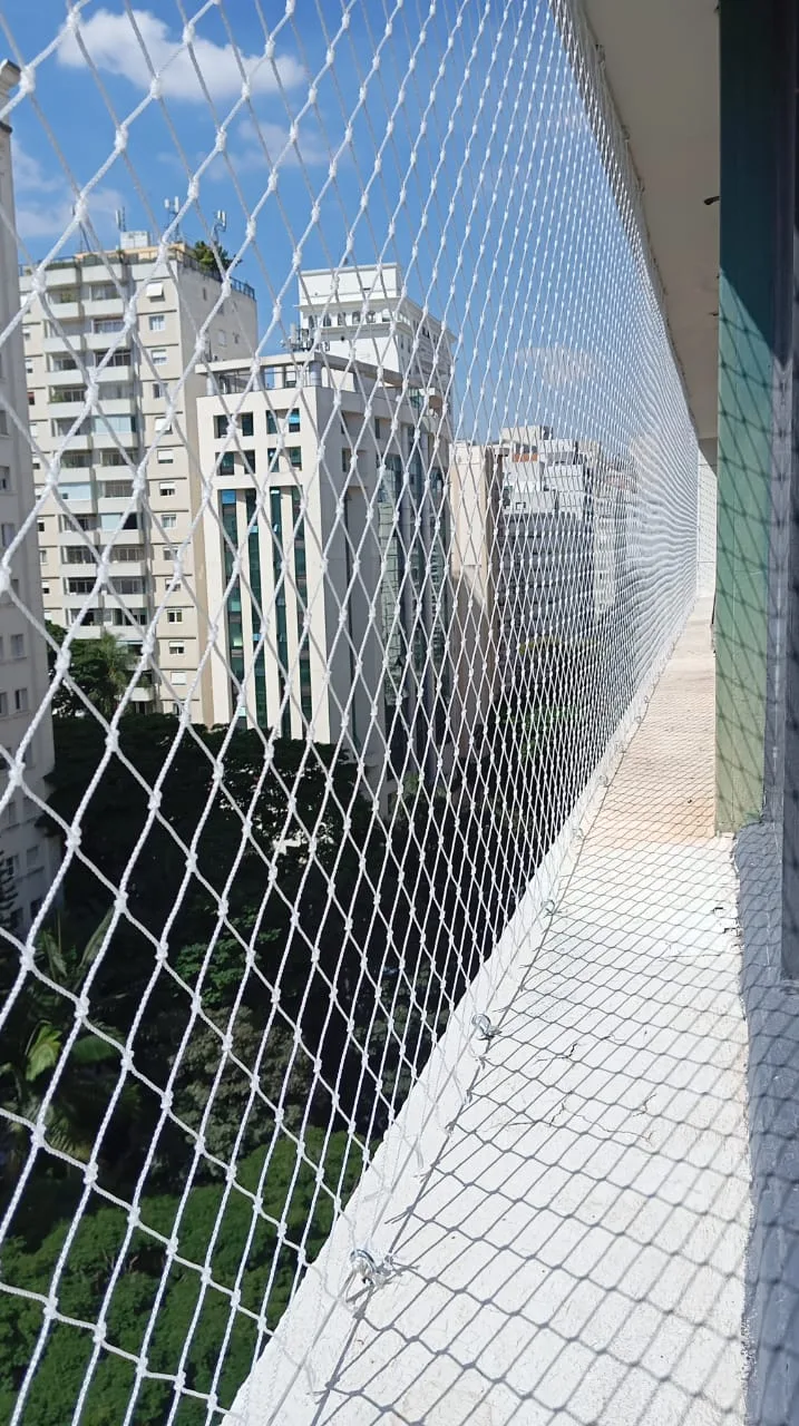 Instalação rápida de rede de proteção na Vila Guilherme, São Paulo