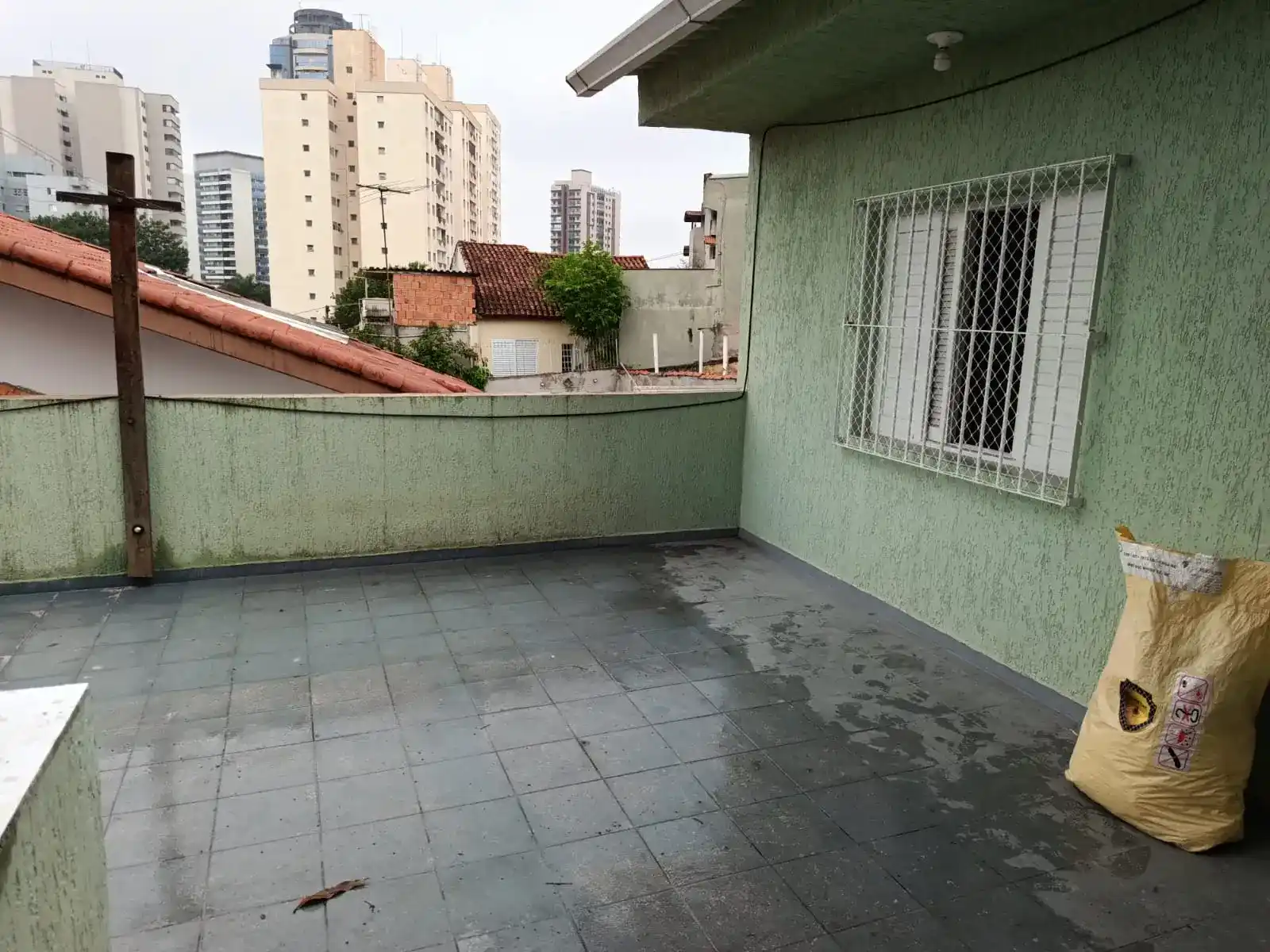 Tela de proteção instalada em Guarulhos para segurança de gatos e crianças